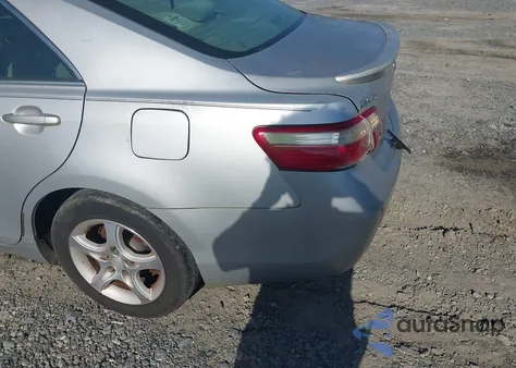 2007 Toyota Camry Le z USA, uszkodzony, nr VIN 4T1BE46K57U511762